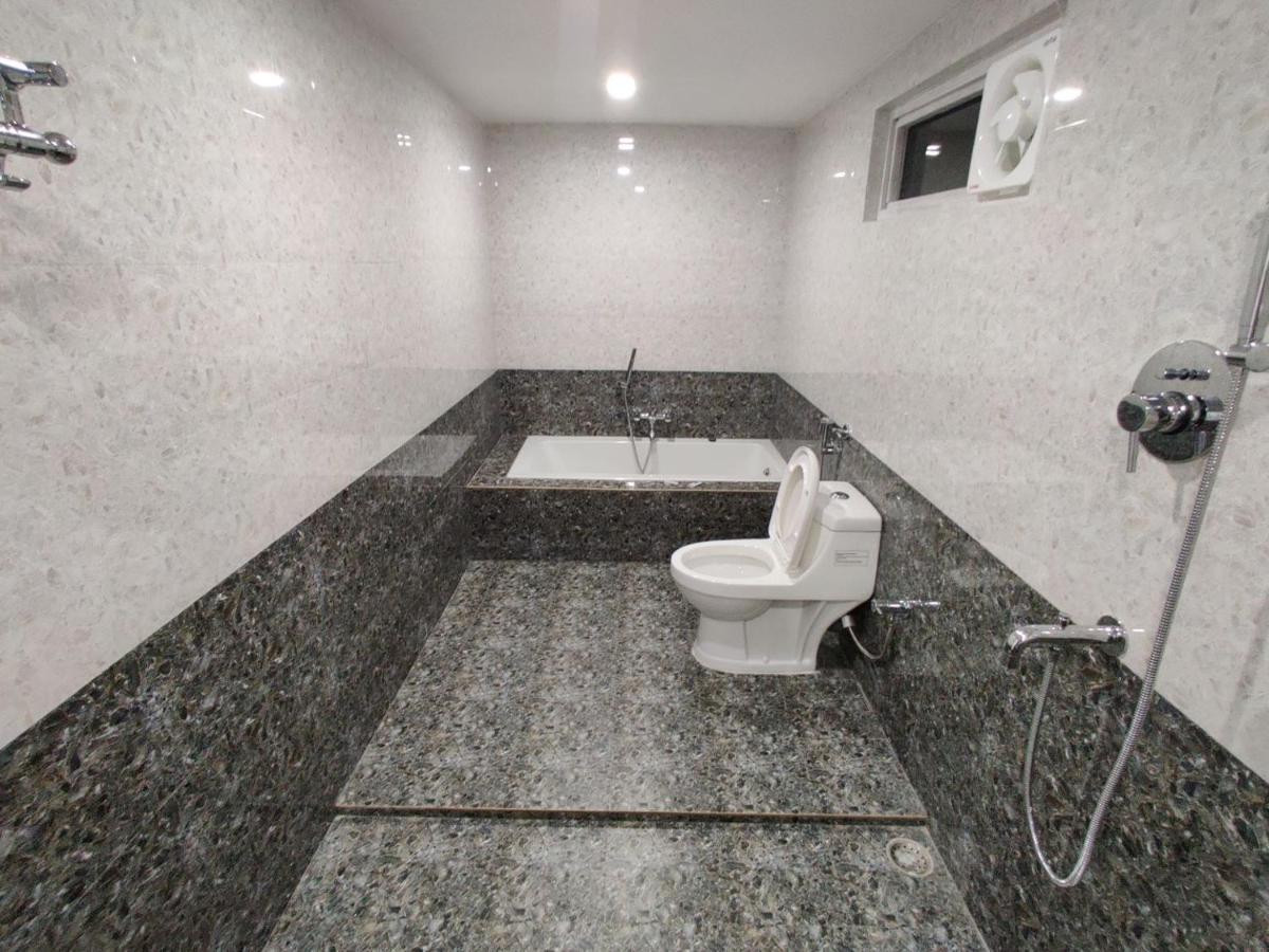 ホテル The Sumola House Jorhāt 部屋 写真