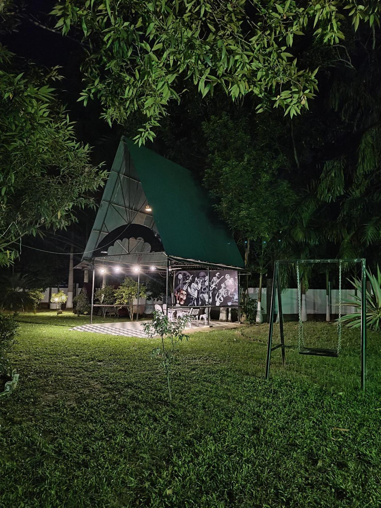 ホテル The Sumola House Jorhāt エクステリア 写真